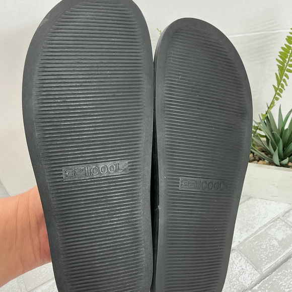 Emcool Men's Black Slide Sandals - Picture 2 of 3